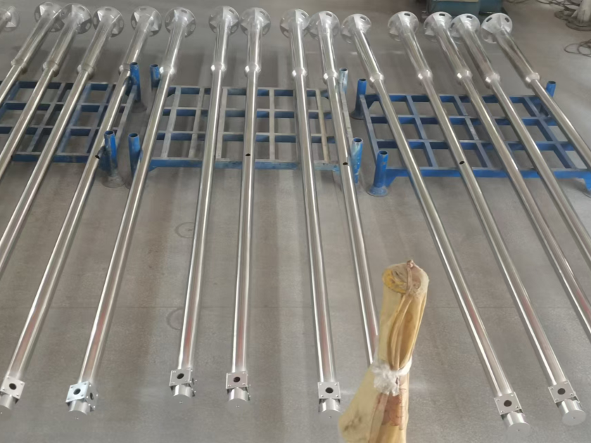 不銹鋼管廠家與五金廠的合作典范：304 不銹鋼管助力監(jiān)控立桿制作